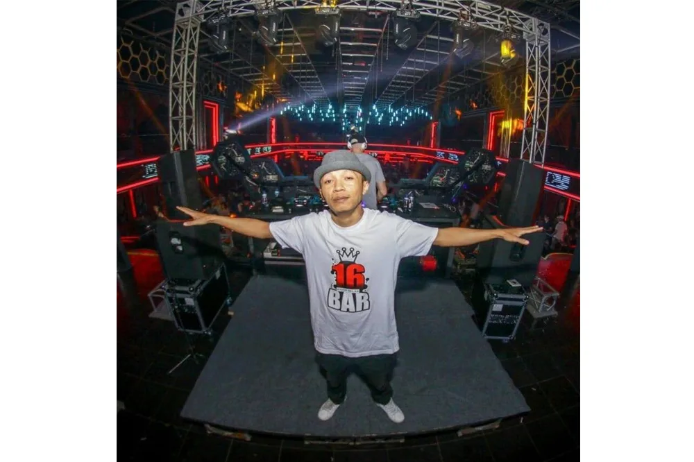 Lipooz, dari Ruteng ke 16 Bar ke Hip Hop sampai Tuhan Suruh Berhenti Lipooz, dari Ruteng ke 16 Bar ke Hip Hop sampai Tuhan Suruh Berhenti