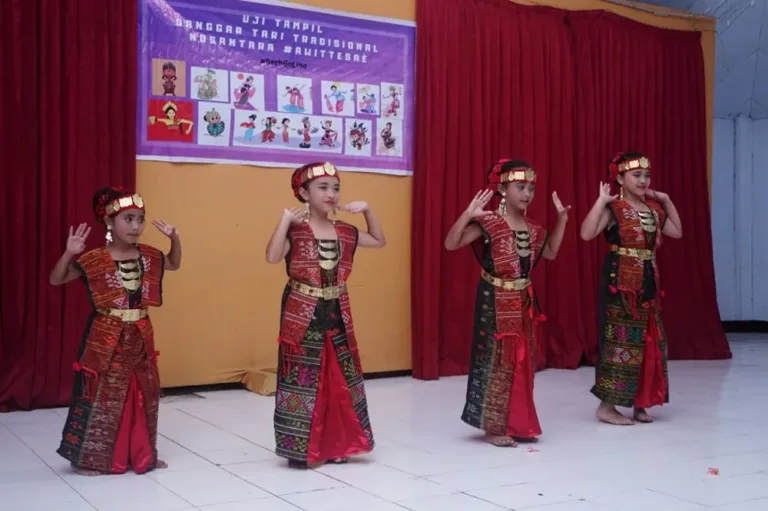 Anak Indonesia: Dari Batasan Usia Anak ke Peringatan Hari Anak Nasional Anak Indonesia: Dari Batasan Usia Anak ke Peringatan Hari Anak Nasional
